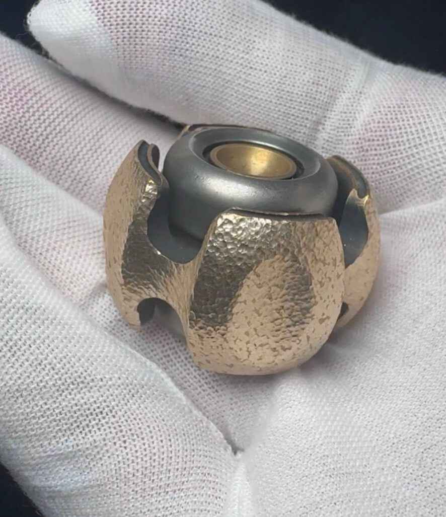 Noiz, Brass
